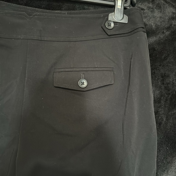 Apt.9 short - Picture 5 of 6